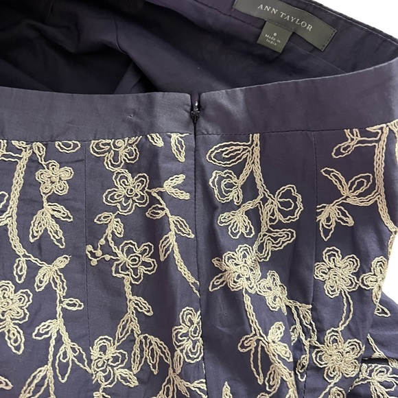 Ann Taylor Skirt with Embroidery Size 8 - Picture 5 of 8